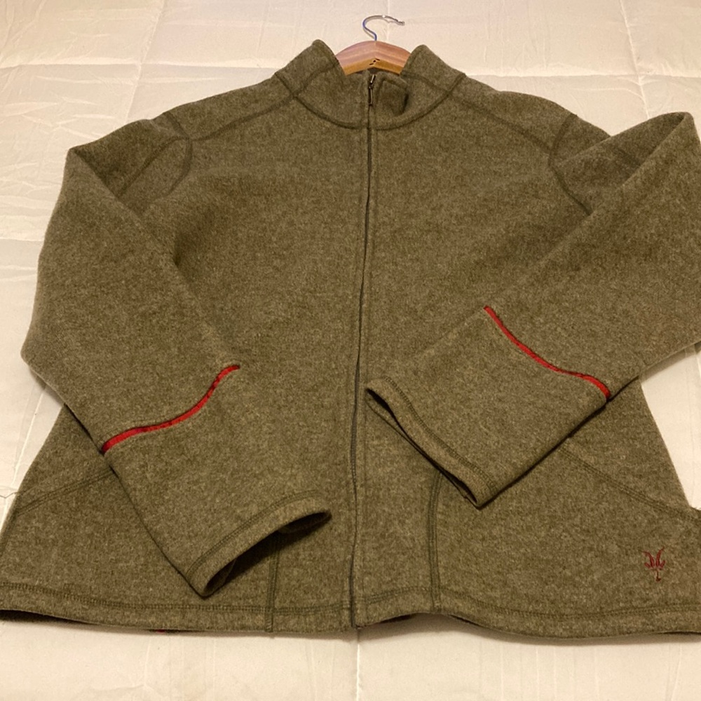 This ibex wool jacket is in nearly new condition!